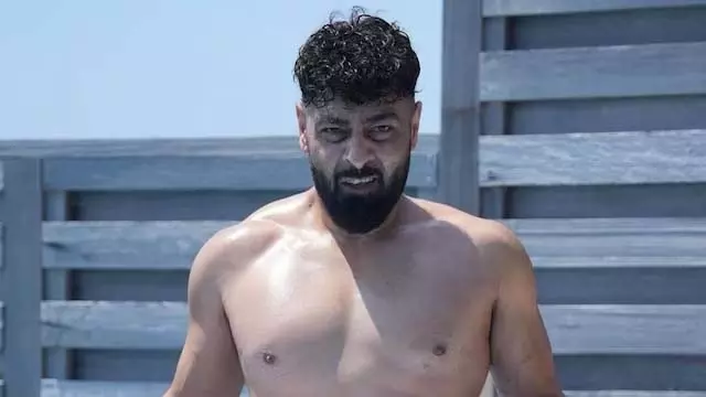 रैपर बादशाह ने फैंस को किया बॉडी से हैरान रैपर बादशाह ने फैंस को किया बॉडी से हैरान