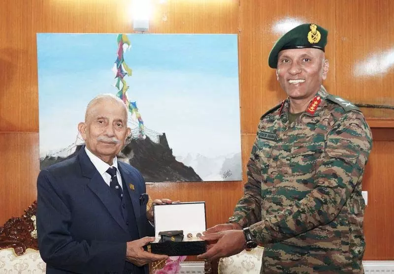 उत्तरी सेना कमांडर ने Ladakh के उपराज्यपाल से मुलाकात की उत्तरी सेना कमांडर ने Ladakh के उपराज्यपाल से मुलाकात की