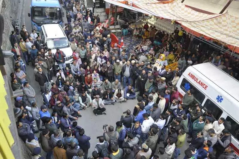 Himachal के चीफ इंजीनियर विमल नेगी की मौत का मामला सीबीआई को सौंपा गया Himachal के चीफ इंजीनियर विमल नेगी की मौत का मामला सीबीआई को सौंपा गया