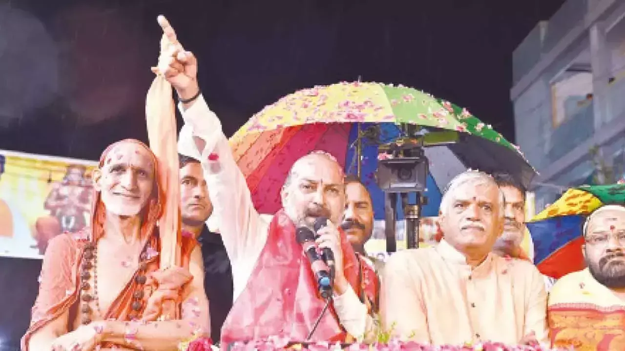 Telangana: बंदी ने रेवंत, खड़गे, राहुल पर तीखा हमला बोला Telangana: बंदी ने रेवंत, खड़गे, राहुल पर तीखा हमला बोला