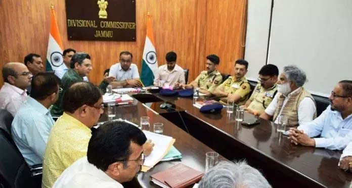 Jammu: मंडलायुक्त ने मेला खीर भवानी की व्यवस्थाओं की समीक्षा की Jammu: मंडलायुक्त ने मेला खीर भवानी की व्यवस्थाओं की समीक्षा की