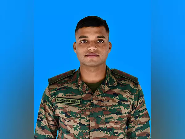लेफ्टिनेंट शशांक तिवारी ने Sikkim में साथी को बचाते हुए अपनी जान दे दी लेफ्टिनेंट शशांक तिवारी ने Sikkim में साथी को बचाते हुए अपनी जान दे दी