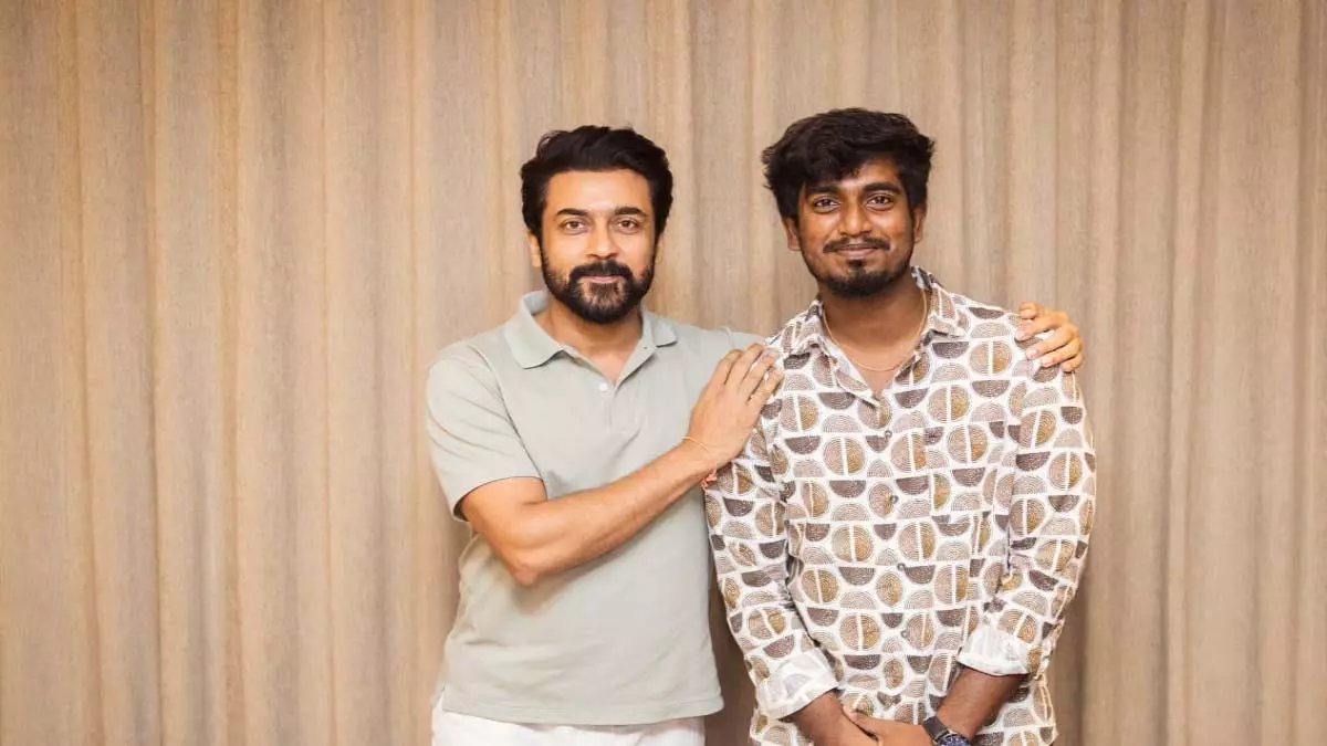 Suriya ने पर्यटक परिवार के निदेशक अबिशन जीविंथ से मुलाकात की Suriya ने पर्यटक परिवार के निदेशक अबिशन जीविंथ से मुलाकात की