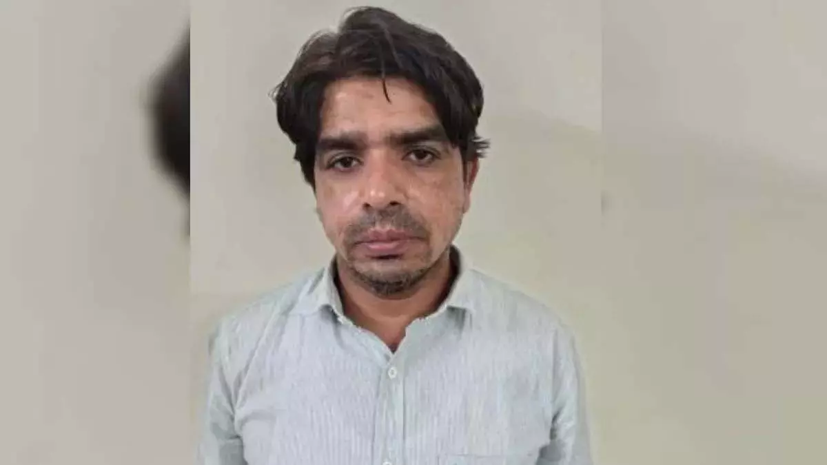 Delhi में गिरफ्तार हारुन को लेकर बड़ा खुलासा, पाकिस्तान का कनेक्शन आया सामने Delhi में गिरफ्तार हारुन को लेकर बड़ा खुलासा, पाकिस्तान का कनेक्शन आया सामने