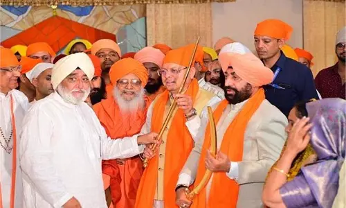 Hemkund Yatra: श्रद्धालुओं का पहला जत्था रवाना, सीएम धामी रहे मौजूद Hemkund Yatra: श्रद्धालुओं का पहला जत्था रवाना, सीएम धामी रहे मौजूद