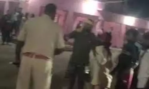 Bihar: शराब पार्टी में छापेमारी करने गई पुलिस टीम पर हमला, दो पुलिसकर्मी घायल