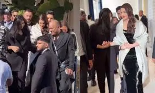 Aishwarya- Aaradhya: ऐश्वर्या राय ने आराध्या का हाथ थामकर शाही अंदाज में मारी एंट्री Aishwarya- Aaradhya: ऐश्वर्या राय ने आराध्या का हाथ थामकर शाही अंदाज में मारी एंट्री