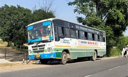 Una: ओवरटेक करते कैंटर से टकराई HRTC बस, बाल-बाल बचे सवार