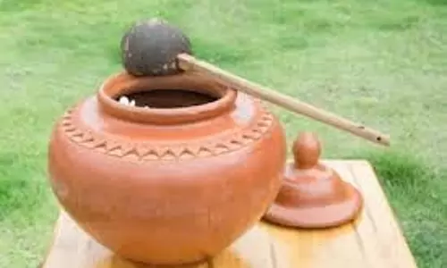 Lifestyle: जानें मटके का पानी कैसे है फायदेमंद Lifestyle: जानें मटके का पानी कैसे है फायदेमंद
