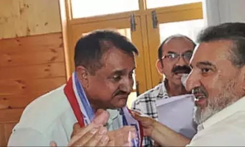 Srinagar अल्ताफ बुखारी ने राजनीतिक दलों से कहा: विभाजनकारी राजनीति से दूर रहें
