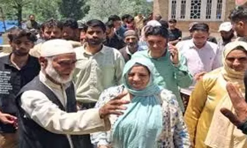 सकीना इटू ने चनापोरा निर्वाचन क्षेत्र का व्यापक दौरा किया सकीना इटू ने चनापोरा निर्वाचन क्षेत्र का व्यापक दौरा किया