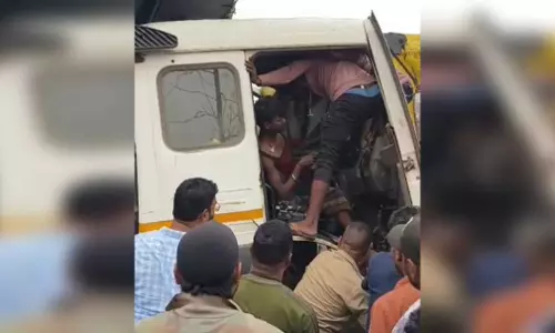 रायपुर-अंबिकापुर हाईवे पर रफ्तार का कहर, दो हाइवा वाहन भिड़े