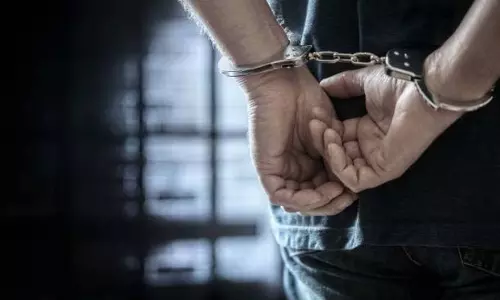 मादक पदार्थ तस्करी: सेवानिवृत्त IPS अधिकारी के बेटे समेत 2 गिरफ्तार मादक पदार्थ तस्करी: सेवानिवृत्त IPS अधिकारी के बेटे समेत 2 गिरफ्तार