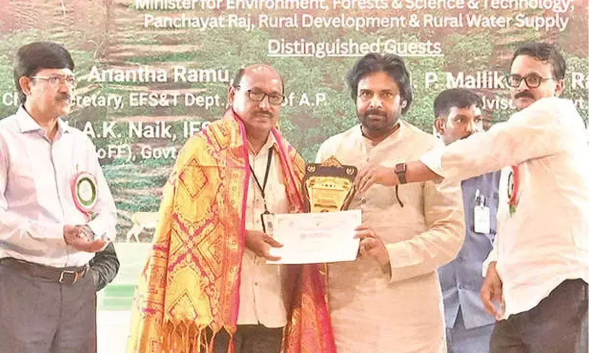 Andhra: पत्रकार लक्ष्मी प्रसाद को जैवविविधता हरित पत्रकार पुरस्कार से सम्मानित किया गया