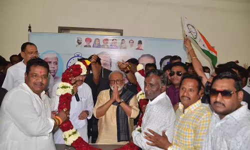 Nashik : मंत्री पद की शपथ लेने के बाद छगन भुजबल का गर्मजोशी से स्वागत