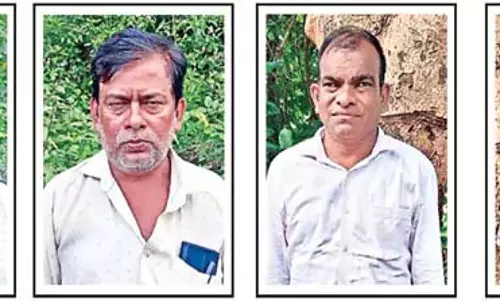 Odisha : चार सरकारी कर्मचारी सतर्कता जांच के घेरे में Odisha : चार सरकारी कर्मचारी सतर्कता जांच के घेरे में