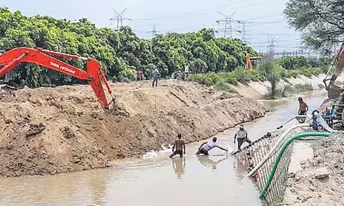 Delhi: मुनक नहर में दो बच्चों की मौत, दो लापता Delhi: मुनक नहर में दो बच्चों की मौत, दो लापता