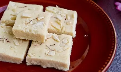 खास मौके के लिए घर में ही बनाएं Paneer Barfi खास मौके के लिए घर में ही बनाएं Paneer Barfi