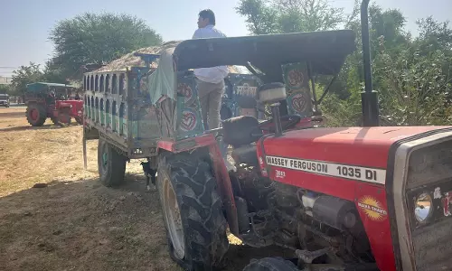 Jaipur: रायसर और सेज में अवेध परिवहन करते 1 जेसीबी सहित 10 वाहन पकड़े Jaipur: रायसर और सेज में अवेध परिवहन करते 1 जेसीबी सहित 10 वाहन पकड़े