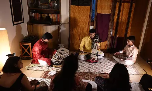 संगीत की घर वापसी: दिल्ली जोड़े ने घरेलू समारोहों में लौटाया शास्त्रीय संगीत