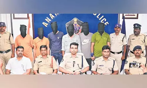 Andhra में अंतरराष्ट्रीय साइबर अपराध रैकेट का भंडाफोड़, 33 गिरफ्तार Andhra में अंतरराष्ट्रीय साइबर अपराध रैकेट का भंडाफोड़, 33 गिरफ्तार