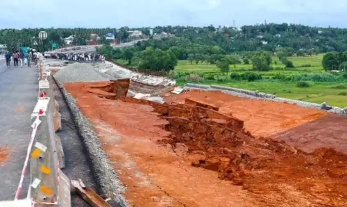 केरल NH दुर्घटना: नितिन गडकरी ने बुलाई आपात बैठक, विस्तृत रिपोर्ट मांगने की संभावना केरल NH दुर्घटना: नितिन गडकरी ने बुलाई आपात बैठक, विस्तृत रिपोर्ट मांगने की संभावना