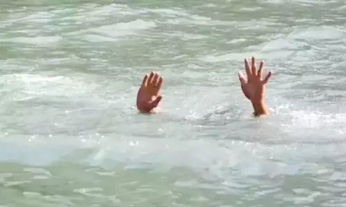 Mumbai : पारिवारिक सैर के दौरान अर्नाला रिसॉर्ट में डूबने से 8 वर्षीय बच्चे की मौत Mumbai : पारिवारिक सैर के दौरान अर्नाला रिसॉर्ट में डूबने से 8 वर्षीय बच्चे की मौत