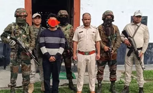Manipur: बिष्णुपुर ऑपरेशन में केसीपी-पीडब्लूजी का एक कैडर गिरफ्तार Manipur: बिष्णुपुर ऑपरेशन में केसीपी-पीडब्लूजी का एक कैडर गिरफ्तार