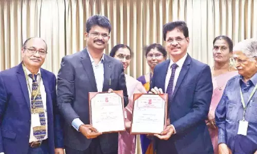 वीआईटी, टीएनएमजीआरएमयू ने एआई-संचालित स्वास्थ्य सेवा पर शोध के लिए समझौता ज्ञापन पर हस्ताक्षर किए वीआईटी, टीएनएमजीआरएमयू ने एआई-संचालित स्वास्थ्य सेवा पर शोध के लिए समझौता ज्ञापन पर हस्ताक्षर किए