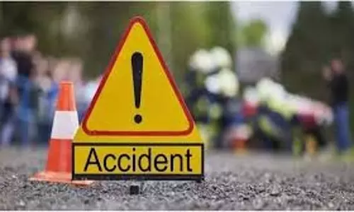 Chhindwara : बारातियों से भरी बस पलटी, मची चीख-पुकार Chhindwara : बारातियों से भरी बस पलटी, मची चीख-पुकार