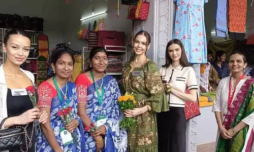 Hyderabad: मिस वर्ल्ड प्रतियोगियों ने सिंगरेनी सेवा समिति की महिला उद्यमियों की सराहना की Hyderabad: मिस वर्ल्ड प्रतियोगियों ने सिंगरेनी सेवा समिति की महिला उद्यमियों की सराहना की