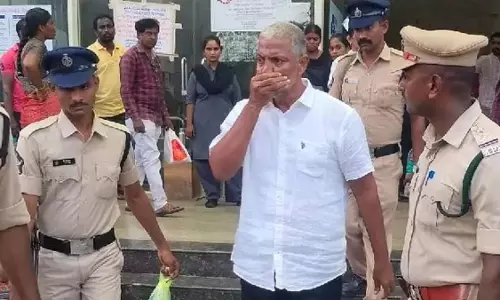 पूर्व विधायक वल्लभनेनी वामसी को घर के भूखंड मामले में हिरासत में लिया गया