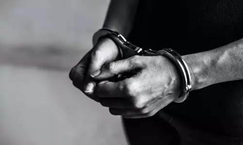 डिजिटल गिरफ्तारी घोटाले में ओडिशा निवासी से 73.62 लाख रुपये की ठगी, व्यक्ति गिरफ्तार डिजिटल गिरफ्तारी घोटाले में ओडिशा निवासी से 73.62 लाख रुपये की ठगी, व्यक्ति गिरफ्तार