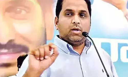 AP शराब घोटाला: सुप्रीम कोर्ट ने राज कासिरेड्डी की जमानत याचिका खारिज की AP शराब घोटाला: सुप्रीम कोर्ट ने राज कासिरेड्डी की जमानत याचिका खारिज की