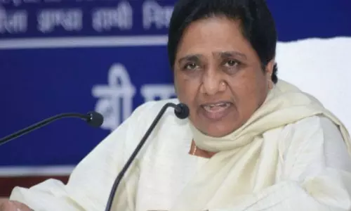 Lucknow: बाबा साहेब की प्रतिमा स्थापना पर वकीलों का विरोध, मायावती ने कड़ी प्रतिक्रिया दी