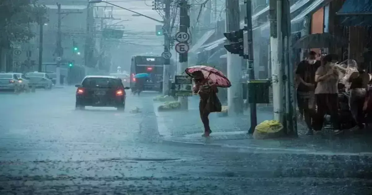 Uttarakhand में आज भी बिगड़ा रहेगा मौसम का हाल, इन जिलों में तेज बारिश का अलर्ट Uttarakhand में आज भी बिगड़ा रहेगा मौसम का हाल, इन जिलों में तेज बारिश का अलर्ट