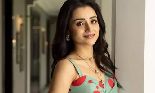 Trisha Krishnan पोल्का डॉट साड़ी और मैचिंग स्लीवलेस ब्लाउज़ में दिखीं Trisha Krishnan पोल्का डॉट साड़ी और मैचिंग स्लीवलेस ब्लाउज़ में दिखीं