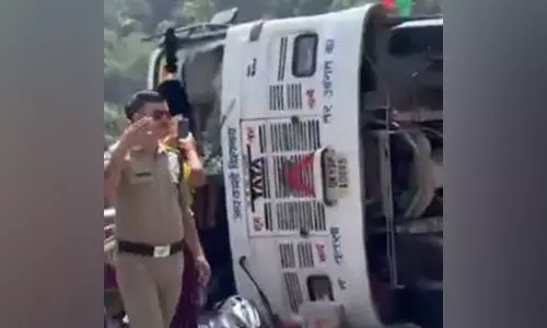 उत्तराखंड: गंगोत्री हाईवे पर 41 यात्रियों से भरी बस पलटी, CM धामी ने जताया दुख