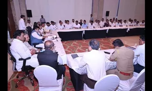 चाकण इंडस्ट्रियल एरिया में अधूरी योजनाएं बनी चिंता चाकण इंडस्ट्रियल एरिया में अधूरी योजनाएं बनी चिंता
