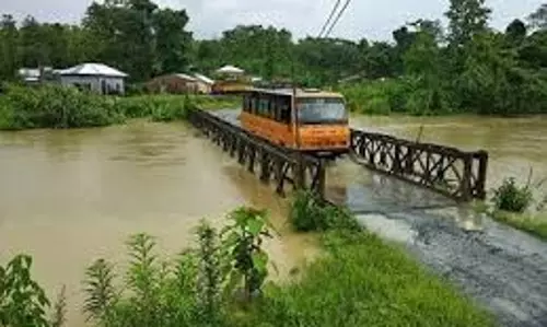 Assam के बदरपुर में पुल बंद होने से त्रिपुरा का संपर्क प्रभावित नहीं होगा Assam के बदरपुर में पुल बंद होने से त्रिपुरा का संपर्क प्रभावित नहीं होगा