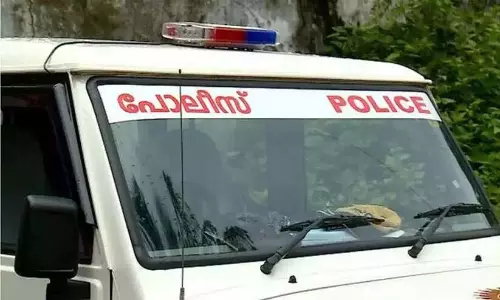 Kerala : शिकायत में आरोप लगाया गया है कि बच्चों को धमकाकर उनसे वसूली की गई Kerala : शिकायत में आरोप लगाया गया है कि बच्चों को धमकाकर उनसे वसूली की गई