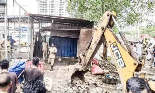 Kerala ; नगर पालिका मार्केट के निर्माण स्थल पर बने शेडों को ध्वस्त कर दिया गया