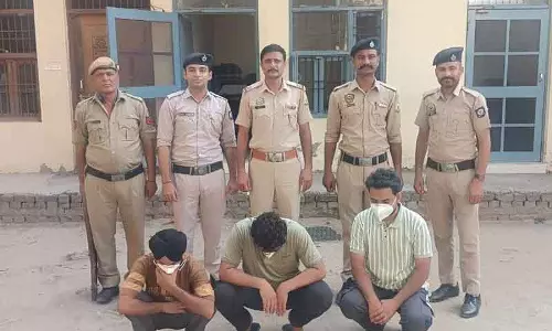 साइबर धोखाधड़ी के मामलों में शामिल 3 लोगों को Nalagarh कोर्ट ने पुलिस हिरासत में भेजा साइबर धोखाधड़ी के मामलों में शामिल 3 लोगों को Nalagarh कोर्ट ने पुलिस हिरासत में भेजा