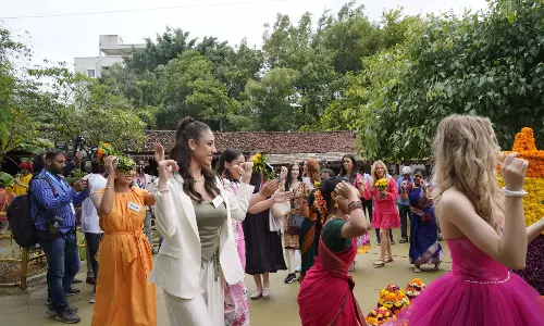 मिस वर्ल्ड की प्रतिभागी Telangana की संस्कृति में डूबी मिस वर्ल्ड की प्रतिभागी Telangana की संस्कृति में डूबी