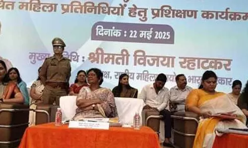 Bareilly: एनसीडब्ल्यू के अध्यक्ष विजय किशोर ने निर्वाचित महिला जनप्रतिनिधियों को नेतृत्व कौशल के गुरु सिखाए Bareilly: एनसीडब्ल्यू के अध्यक्ष विजय किशोर ने निर्वाचित महिला जनप्रतिनिधियों को नेतृत्व कौशल के गुरु सिखाए