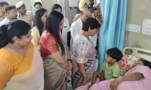Bareilly: आयोग की अध्यक्षा ने देखा केएमसी और एसएनसीयू Bareilly: आयोग की अध्यक्षा ने देखा केएमसी और एसएनसीयू