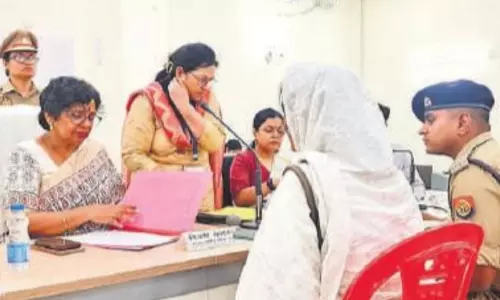 Bareilly: पीड़िताओं का राष्ट्रीय महिला आयोग की अध्यक्ष के सामने छलका दर्द