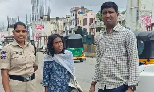 राचकोंडा CP ने बेघर महिला को बचाया राचकोंडा CP ने बेघर महिला को बचाया