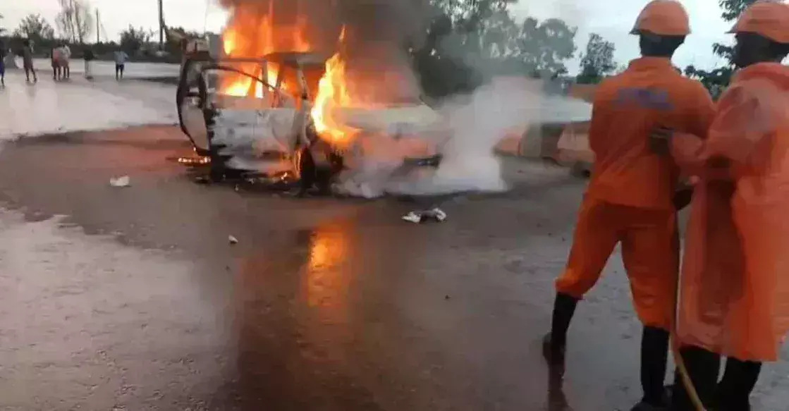 Kasargod में नई कार में लगी आग, बाल-बाल बचा मुंबई का परिवार Kasargod में नई कार में लगी आग, बाल-बाल बचा मुंबई का परिवार