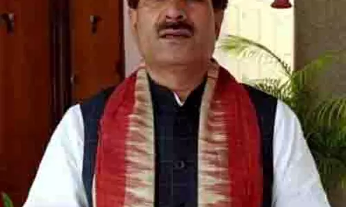 निशिकांत दुबे ने कांग्रेस की मंशा पर उठाए सवाल, आरजेडी के मृत्युंजय तिवारी ने दिलाई इंदिरा गांधी की याद